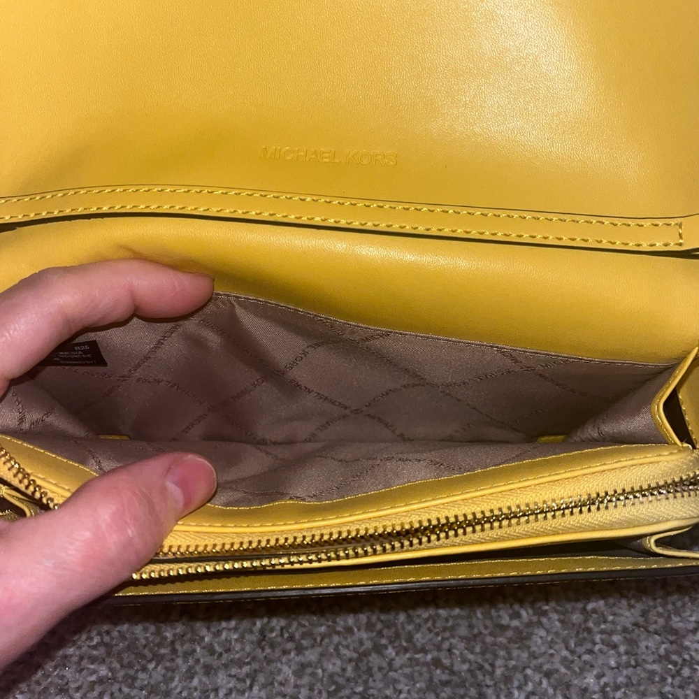 NWT Michael Kors Jet Set Crossbody - Picture 6 of 11
